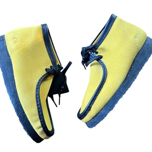 CLARKS Jamaica Bee Yellow Suede Leather Desert Boots Men display picture 1